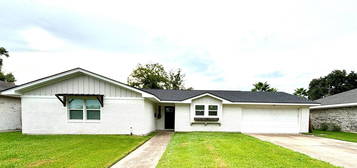 2702 Elizabeth St, Port Neches, TX 77651