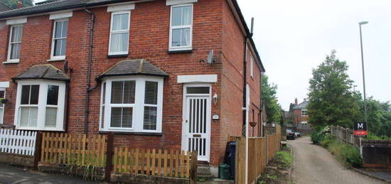 Flat to rent in Upper Queen Street, Godalming GU7