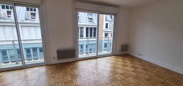 Studio  à louer, 1 pièce, 28 m², Étage 6/0