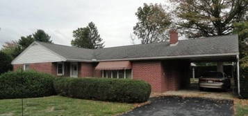 234 Pine Dr, Fayetteville, PA 17222