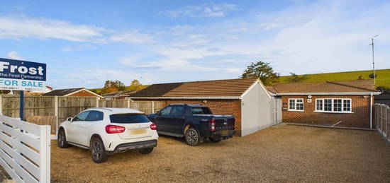 Bungalow for sale in Coppermill Road, Wraysbury, Berkshire TW19