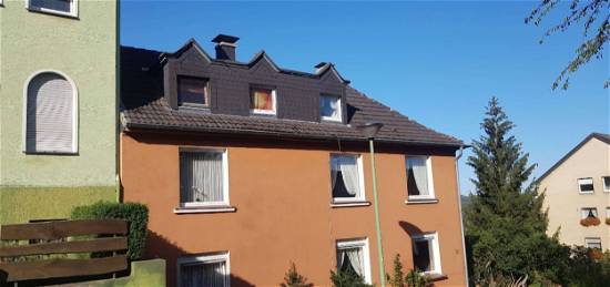 Günstige, gepflegte 2,5-Zimmer-Dachgeschosswohnung mit Einbauküche und Gartenmitbenutzung in Hagen