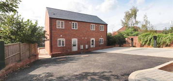 2 bedroom semi-detached house to rent