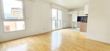 Appartement  à louer, 3 pièces, 2 chambres, 58 m²