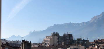 Grenoble hyper centre, place sainte claire