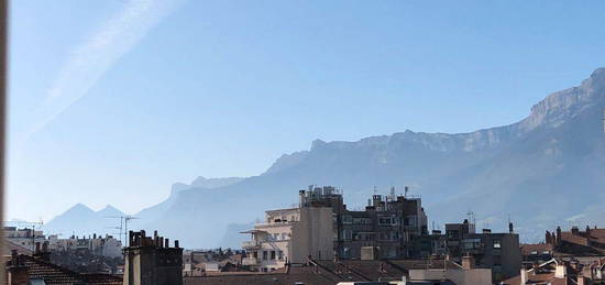 Grenoble hyper centre, place sainte claire