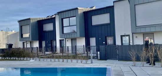 Exklusives Maisonette Reihenhaus mit luxuriösem SPA und großzügigen In-und Outdoor-Pools zum Wohnen mit Urlaubsfeeling oder als Anlageobjekt für "airbnb"