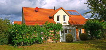 Großzügiges Einfamilienhaus mit Garage u. Carport in sonniger Naturlage von Haunstetten (Ref. 0001538)