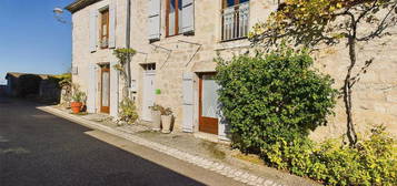 Charmante maison de village avec jardin et piscine au coeur d'une bastide