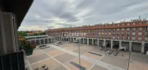 D&#xFA;plex en Legan&#xE9;s, Zona de - Centro, Distrito - Descubridores Escritores