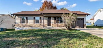 2221 Pinta Dr, Warrenton, MO 63383