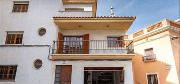 Casa adosada de alquiler en Carrer Major, Calafell Poble