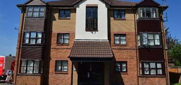 Flat to rent in Conifer Way, Wembley HA0