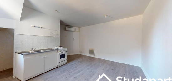 Studio  à louer, 1 pièce, 28 m², Étage 3/2