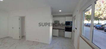 Apartamento T2 Cruz de Pau, Seixal,TOTALMENTE REMODELADO