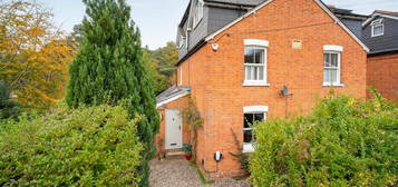 3 bed semi-detached house for sale