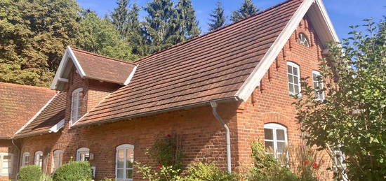 Wunderschöne Erdgeschoss-Maisonette (5 Zimmer) mit großem Garten in historischer Wohnanlage