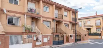 Casa adosada en calle del Alhel&#xED;