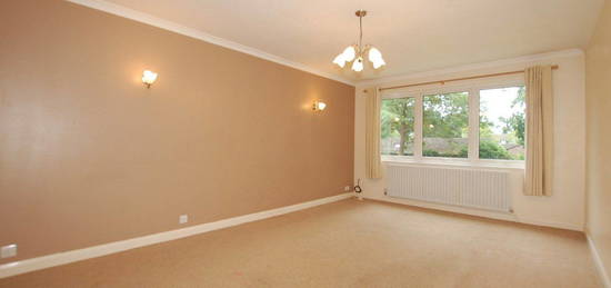 Flat to rent in Shortlands Road, Bromley BR2