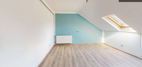 | TOLLE KLEINWOHNUNG | IM ALTBAU | DACHGESCHOSS | SANIERUNGSBEDÜRFTIG