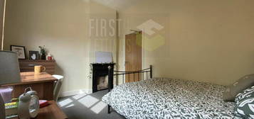 5 bedroom terraced house