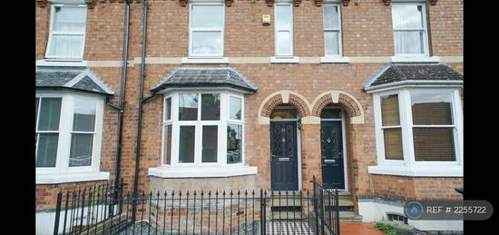 4 bedroom terraced house