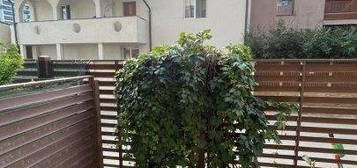 APARTAMENT 3 CAMERE DE VANZARE  AVIATIEI  CURTE PROPRIE