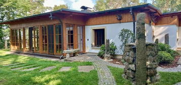 Moderner Bungalow in idyllischer Alleinlage im Wald!