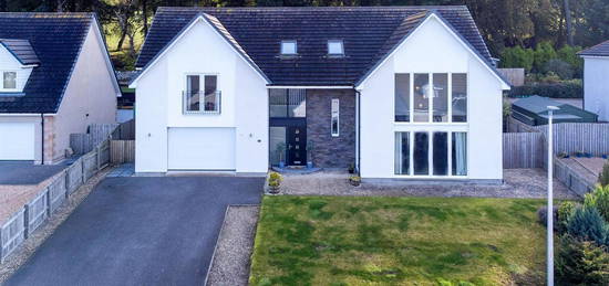 5 bed detached house for sale