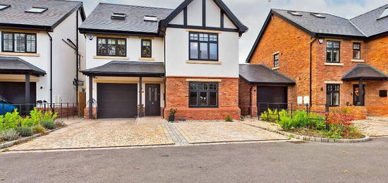 6 bedroom detached house