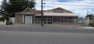 2109 William St SE, Albuquerque, NM 87102