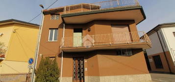 Casa indipendente in vendita in via Guglielmo Marconi, 10