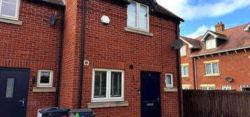 3 bed semi-detached house to rent