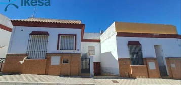 Casa adosada en venta en Escacena del Campo