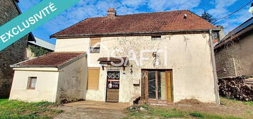 MAISON DE VILLAGE EN PIERRE A RENOVER