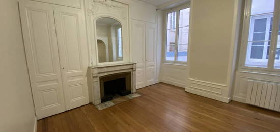 Appartement  à louer, 4 pièces, 3 chambres, 111 m²