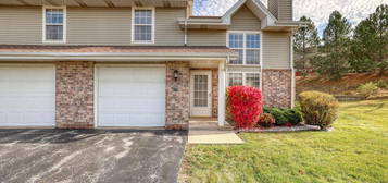 659 Westfield Way Unit A, Pewaukee, WI 53072