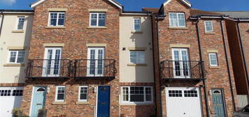 6 bedroom terraced house to rent