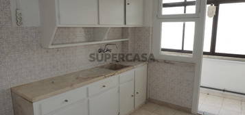 Apartamento T2 centro Sacavém