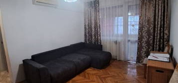 Inchiriere- Apartament cu 2 camere, semidecomandat, etajul 4, mobilat