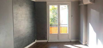 Loue appartement T3 de 56m2 + petit balcon