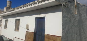 Chalet adosado en venta en calle Paredillas s/n