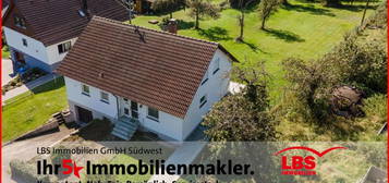 Geräumiges Einfamilienhaus mit großem Grundstück