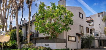 1937 S Beverly Glen Blvd #46, Los Angeles, CA 90025