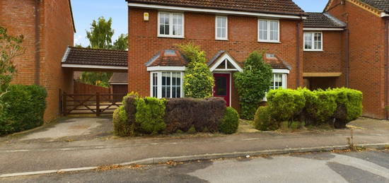 5 bed link detached house for sale