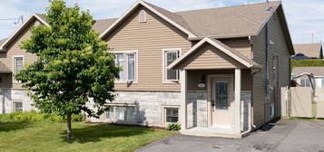 51, Rue Marthe-Lemaire
                        Victoriaville