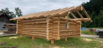 Kleines Blockhaus in Naturstammbauweise