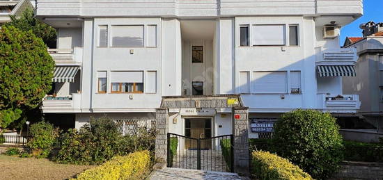 FLORYA'DA DÜZ GİRİŞ SATILIK DAİRE