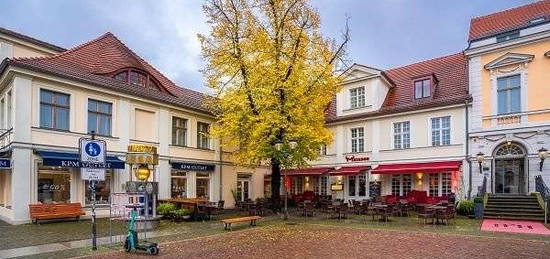 Einfamilienhaus, Werkstatt- und Lagergebäude