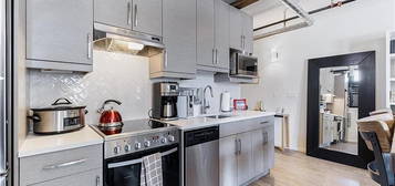 139 Market Ave, Winnipeg, MB R3B 0P5